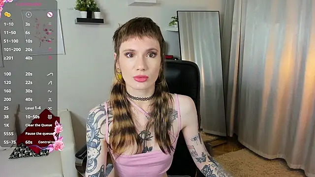 Snapshot of Fog_Foggy_Love chatting on October 8, 8:46 pm Fog Foggy Love online show from October 8, 8:46 pm