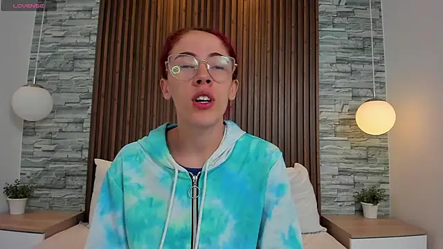 yulievans online show from October 2, 12:43 pm
