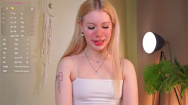 ZaraDudley online show from October 27, 6:35 pm