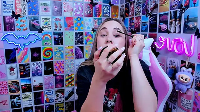 MiaMilas online show from March 17, 2:54 pm