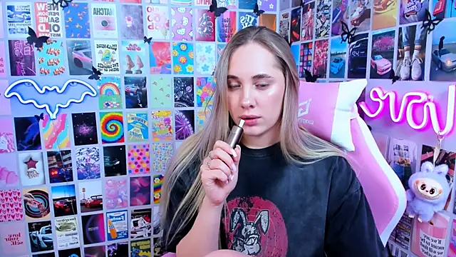 MiaMilas online show from April 3, 2:37 pm