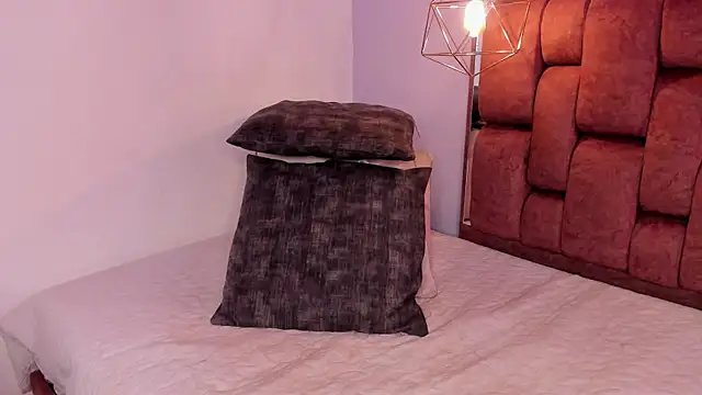kristakinnky online show from May 11, 12:18 pm