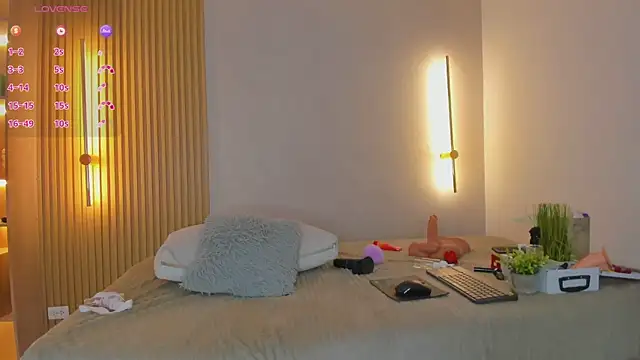 mia becke online show from October 24, 5:09 pm