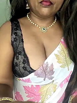 Snapshot of honey-sexy chatting on September 23, 1:31 pm honey-sexy online show from September 23, 1:31 pm