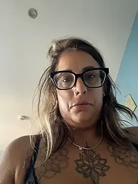 Ivy-Belle online show from September 25, 11:20 am