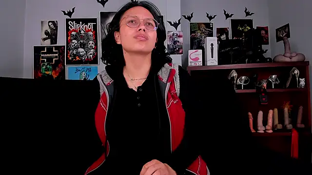 lilith-deveraux online show from May 7, 3:00 am