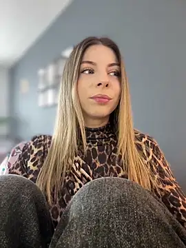 Mia Ethan online show from March 15, 9:11 am