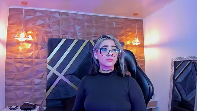 Alahia Dangelo online show from October 18, 11:46 am