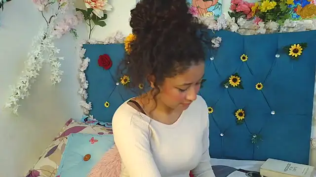 Milkdulce1 online show from May 20, 1:41 pm