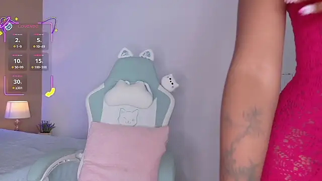 ahvi ebony online show from January 17, 1:07 pm