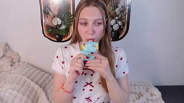 bellaa love  online show from May 15, 1:11 am