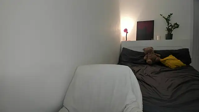 aenie online show from November 4, 4:39 am