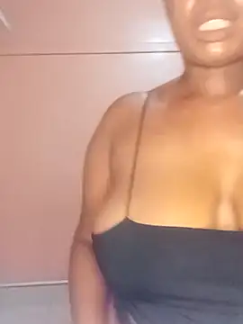 Luciouslips00 online show from May 9, 7:38 pm