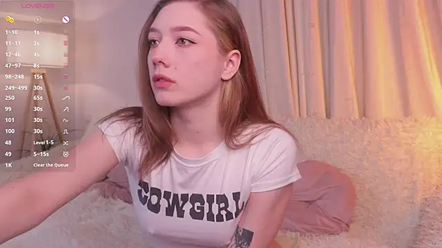 SelestaRobertson online show from May 16, 10:58 am