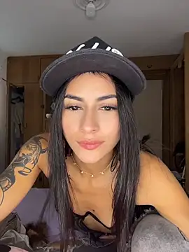 emilie xx  online show from May 23, 8:18 pm