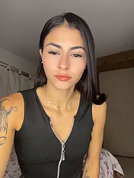 emilie xx  online show from May 25, 1:48 am