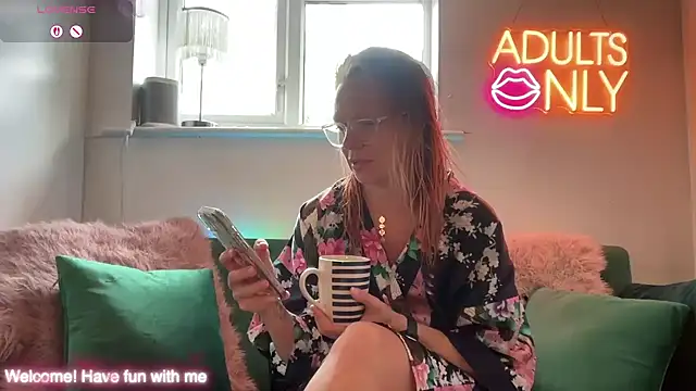 MelodyRoseUk online show from May 13, 12:44 pm