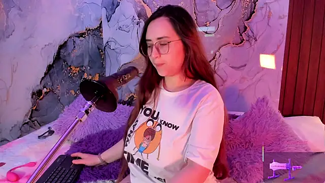 centaurigirl online show from December 3, 4:48 am