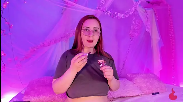 centaurigirl online show from May 23, 4:44 am