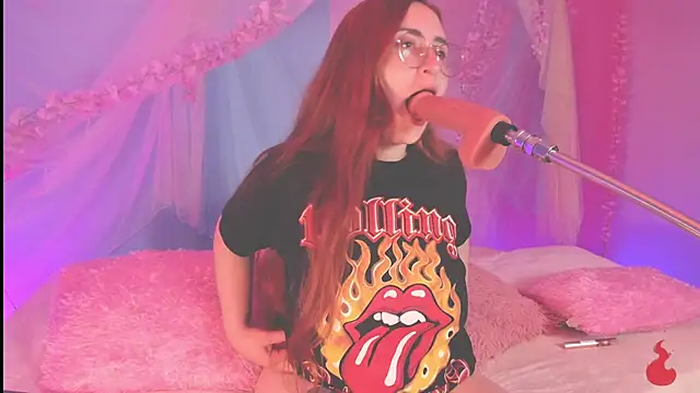 centaurigirl online show from May 17, 5:17 am