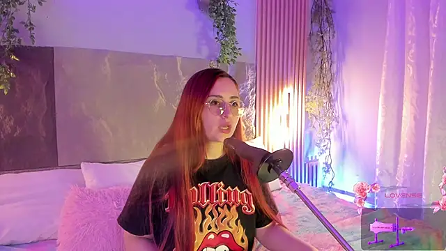 centaurigirl online show from February 6, 3:43 am