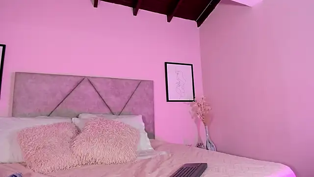 Emilyh  online show from October 21, 10:41 am