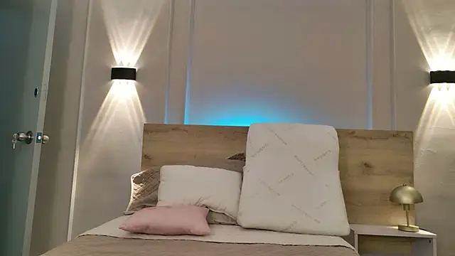 agussaenz online show from May 11, 11:24 pm