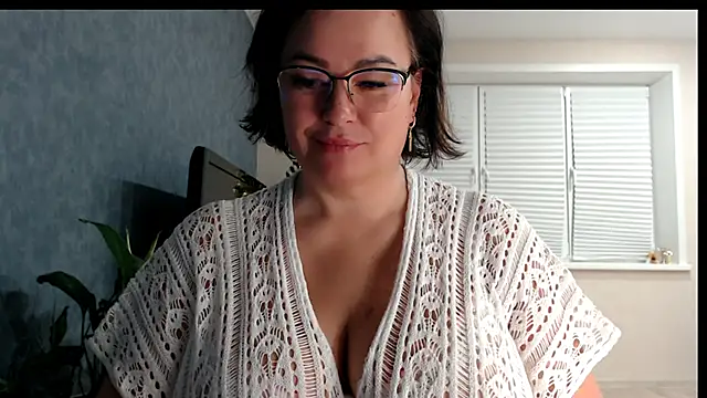 Nora Star online show from January 9, 5:50 pm