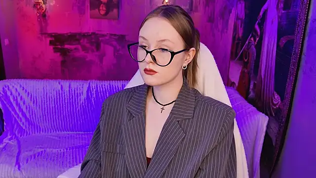VivienLeeigh online show from April 27, 5:37 am