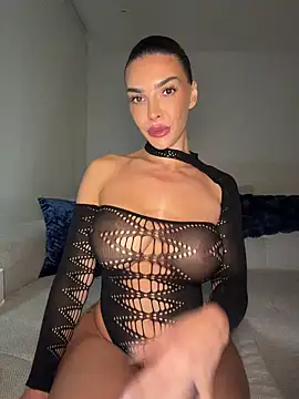 krissiswrld- online show from April 7, 6:32 pm