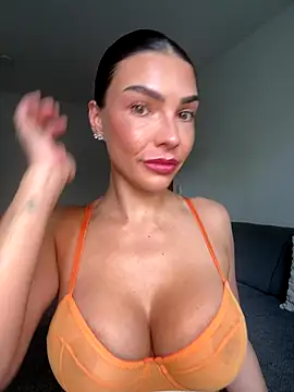 Snapshot of krissiswrld- chatting on September 19, 1:10 pm krissiswrld- online show from September 19, 1:10 pm