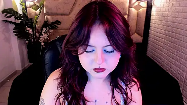crimson tati  online show from May 13, 4:40 am