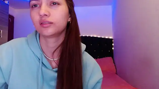 holy juli online show from May 18, 4:07 am