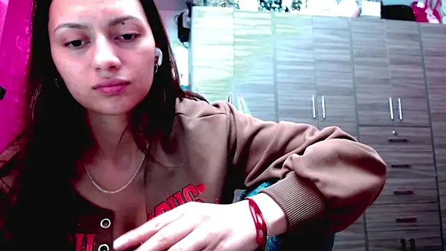 holy juli online show from February 4, 1:52 am