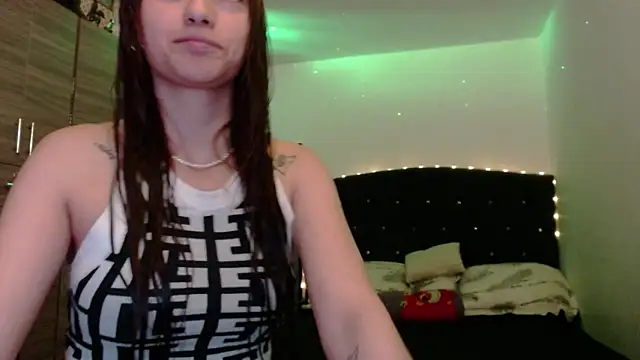 holy juli online show from May 24, 5:50 am