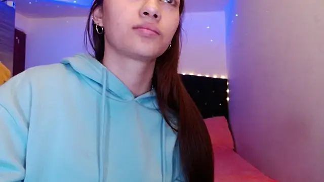 holy juli online show from May 18, 4:00 am