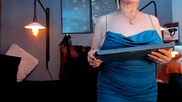 Samantha mature56 online show from May 13, 2:28 am