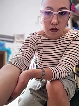 VIOLETA-25  online show from May 24, 4:28 pm