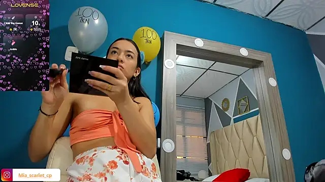 Mia scarlet69 online show from May 7, 12:31 pm