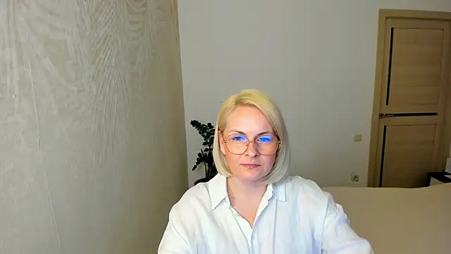 Alicee Gracee online show from April 14, 6:52 pm