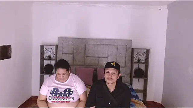 Candy and Jh0n online show from March 11, 8:00 pm