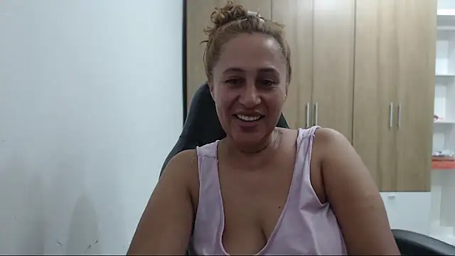 RoxanaLove9 online show from May 21, 2:09 am