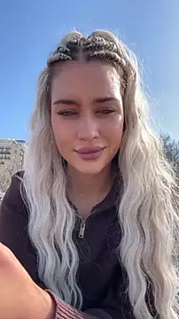 KikiWatson online show from March 18, 7:57 am