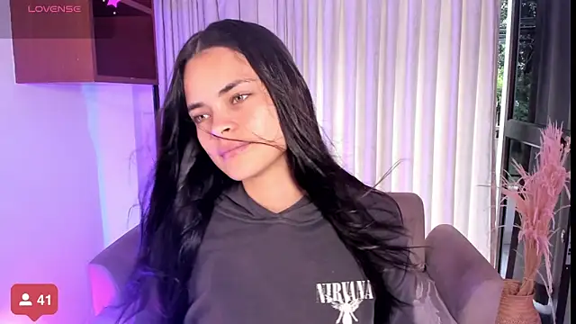 HannaRhodes online show from November 6, 2:23 pm