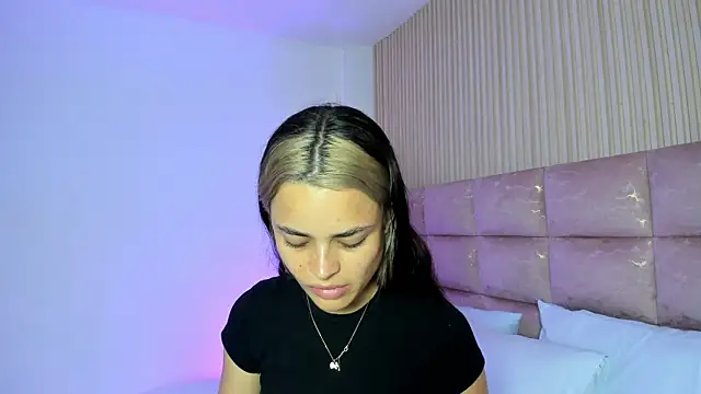 HannaRhodes online show from May 25, 3:11 pm