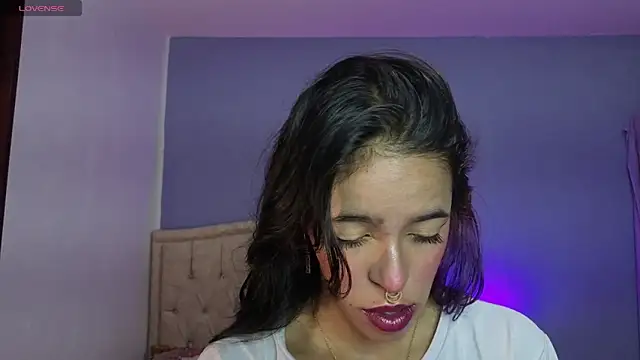 stephania t online show from May 6, 4:00 pm