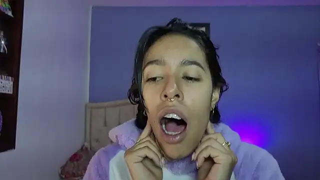 stephania t online show from May 11, 4:26 pm