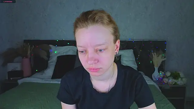 Michelle Blond online show from May 16, 1:52 am