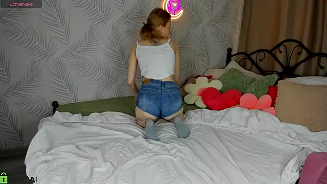 Michelle Blond online show from May 26, 1:05 am