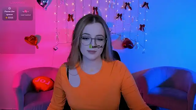 luna berryy online show from May 20, 7:11 pm